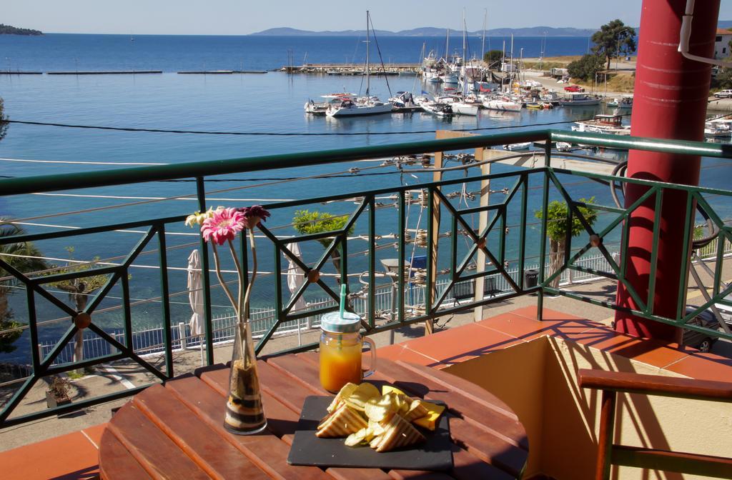 Hotel Papagalos Neos Marmaras Buitenkant foto