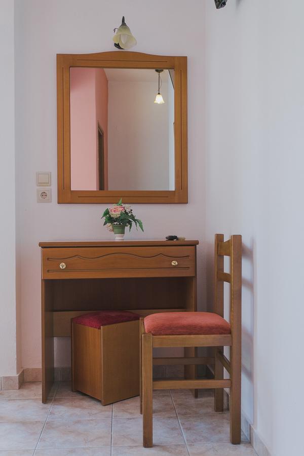 Hotel Papagalos Neos Marmaras Buitenkant foto